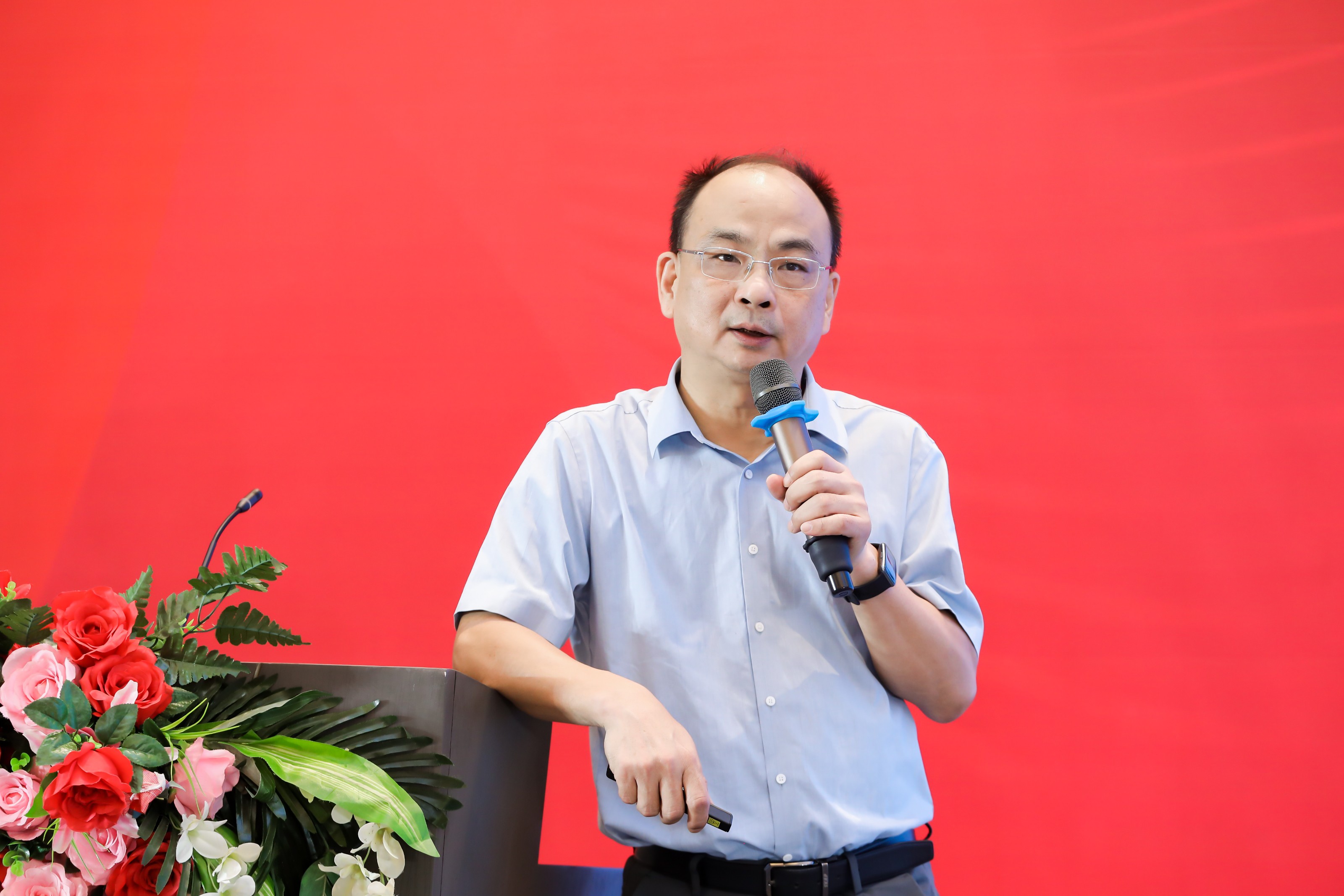黄宏源.jpg